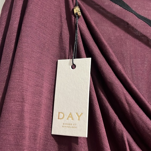 Burgundy Black Floral Top - Picture 7 of 9